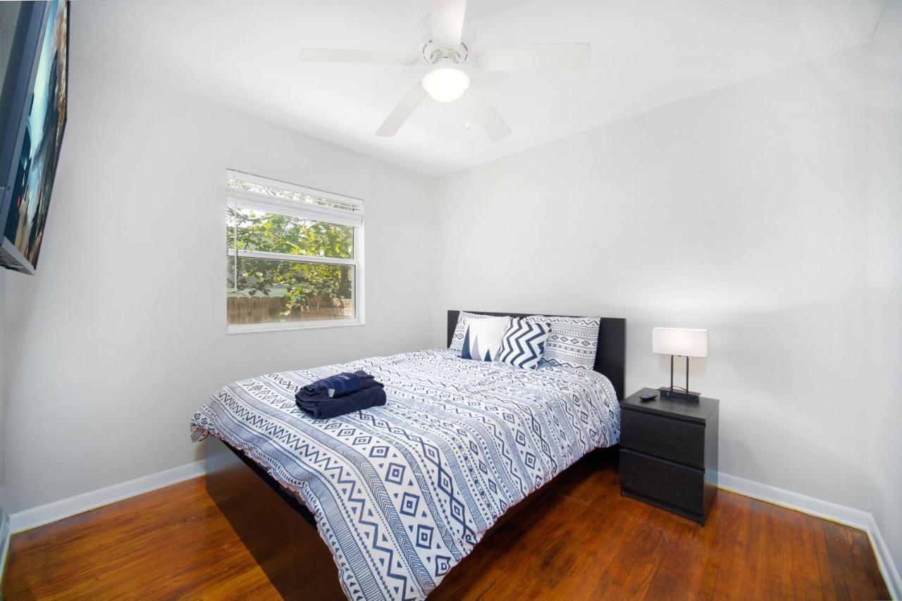 King Bedroom 2Bed1Bath Sleeps 4 Close To Town Center Downtown Beach Mayo Clinic Джексонвілл Екстер'єр фото