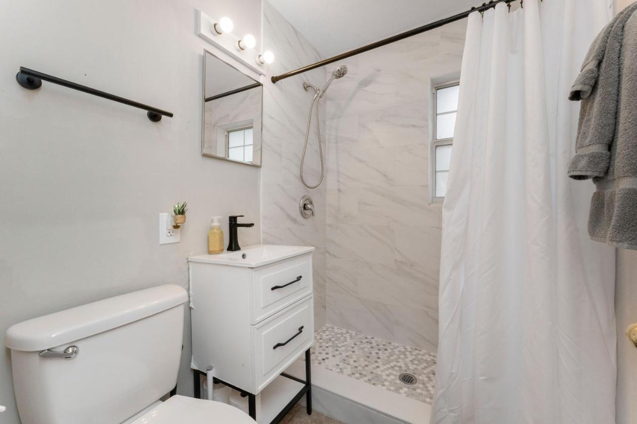 King Bedroom 2Bed1Bath Sleeps 4 Close To Town Center Downtown Beach Mayo Clinic Джексонвілл Екстер'єр фото